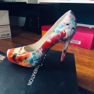 New in box! Multi-color BCBG pumps! Size 7